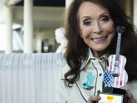 Loretta Lynn em 2019 (Brett Carlsen / GETTY IMAGES NORTH AMERICA / Getty Images via AFP)