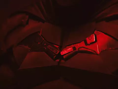 The Batman | De Adam West aos games: as referências do novo traje do herói