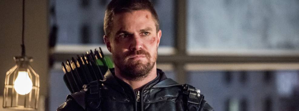 Stephen Amell como Oliver Queen/Arqueiro Verde em Arrow