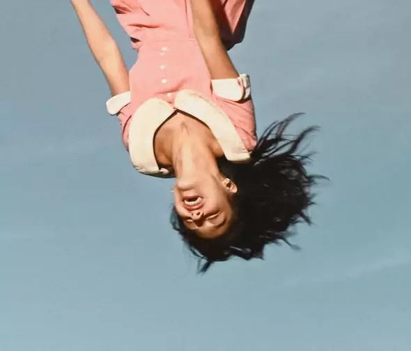 Olivia Rodrigo na capa de you seem pretty sad for a girl so in love (Reprodução)