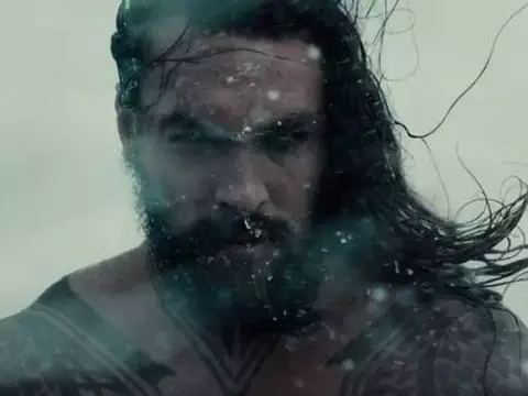 Aquaman | Jason Momoa mostra habilidade com espadas em treinamento para filme