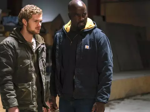 Demolidor: Renascido | Finn Jones diz que dupla de Punho de Ferro e Luke Cage pode acontecer na série