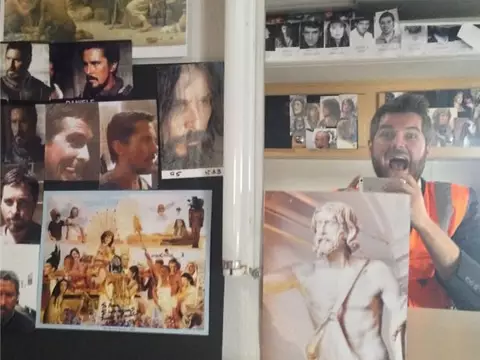 Exodus | Fotos do set revelam visual de Christian Bale como Moisés