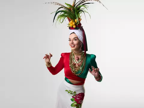Giovanna Lancellotti como Carmen Miranda (Bob Wolfenson/Divulgação)
