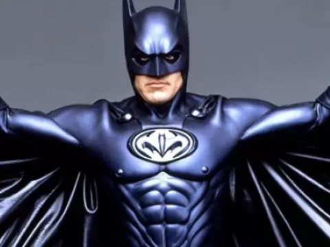 George Clooney pede desculpas por seu Batman