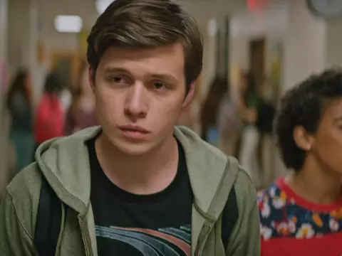 Love, Simon, drama adolescente com Nick Robinson, ganha trailer divertido