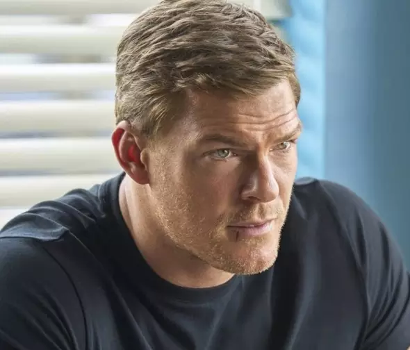 DC Confirms Talks With Alan Ritchson and Ignites Batman Rumors