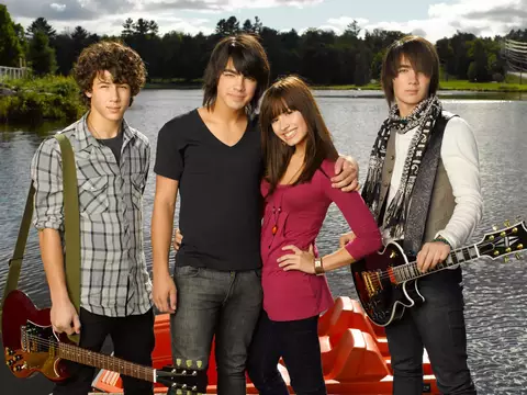 Camp Rock 3 | Joe Jonas confirma produção e retorno em vídeo, assista