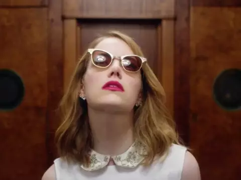 Emma Stone mostra suas habilidades de dança em clipe de Will Butler, do Arcade Fire