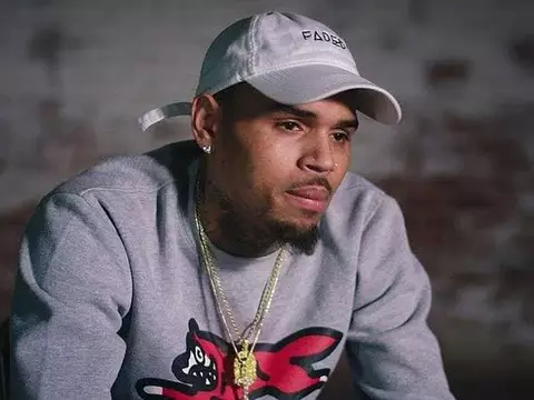 Chris Brown é condenado a 8 meses de prisão com pena suspensa na Inglaterra