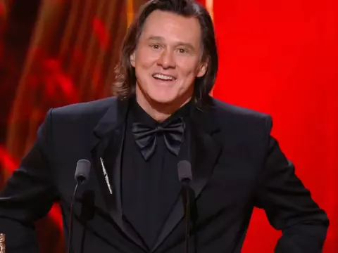 Jim Carrey | Agente do ator põe fim no mistério sobre sósia aceitando prêmio