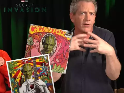 Ben Mendelsohn em entrevista ao Omelete (Reprodução)