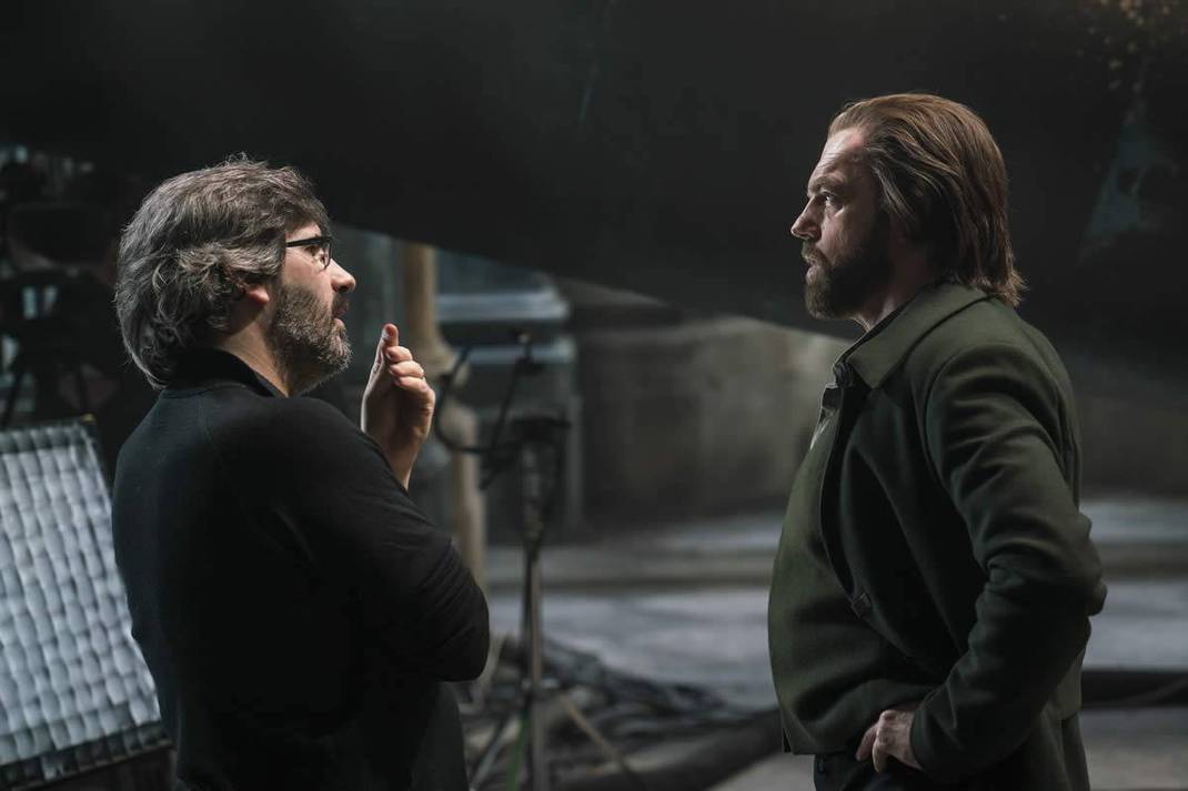 Máquinas Mortais  Peter Jackson apresenta personagem de Hugo Weaving; veja