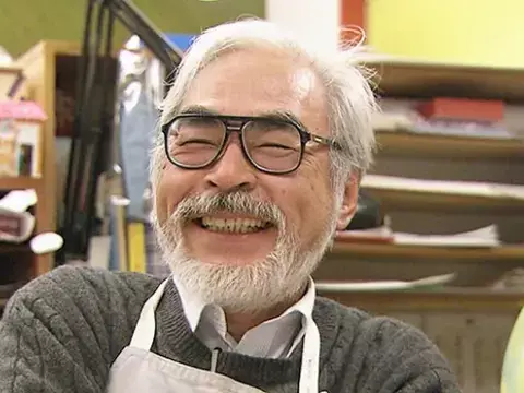 Hayao Miyazaki em seu estúdio particular (NHK/Reprodução)