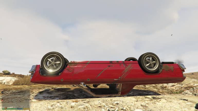 Carro capotado em GTA 5.