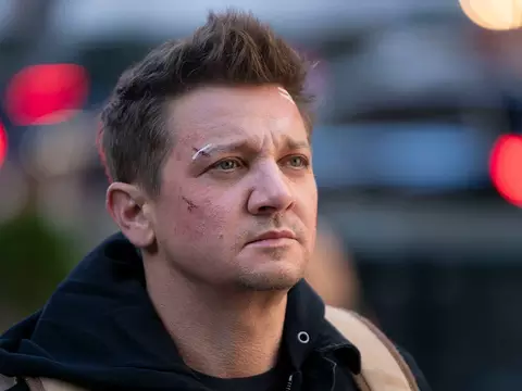 Jeremy Renner é acusado de agressão e ameaça de deportação por cineasta chinesa