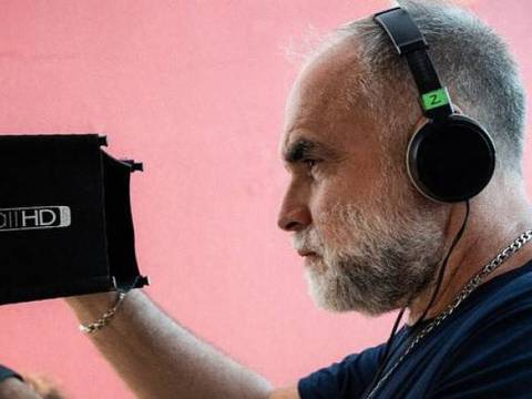 Karim Aïnouz nos bastidores de Motel Destino (Reprodução/Instagram)