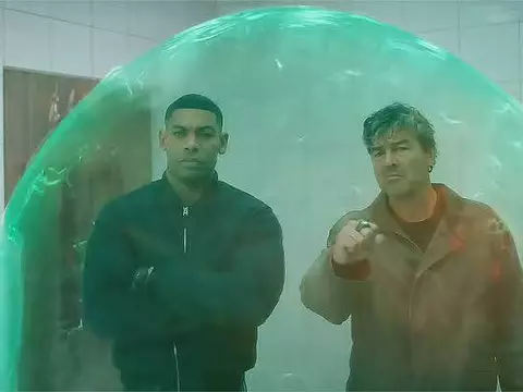 Lanternas | Série da DC e HBO ganha novo pôster com Kyle Chandler e Aaron Pierre