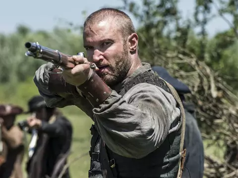 Supergirl | Ator de Outlander e Vikings viverá um dos vilões do filme