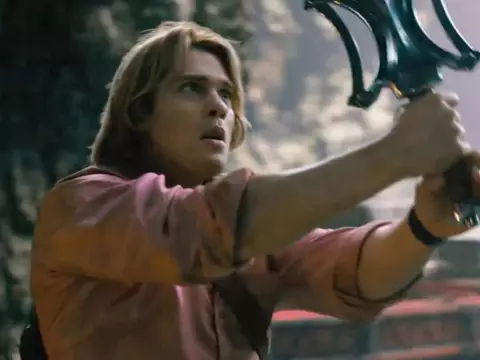 Amos del Universo | Primer vistazo a Idris Elba y Camila Mendes