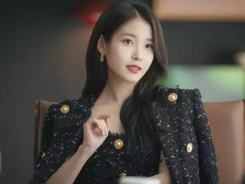 IU em A Coroa Perfeita (Reprodução)