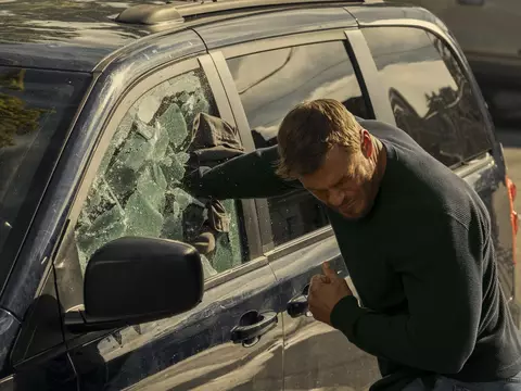 Cena da segunda temporada de Reacher, do Prime Video