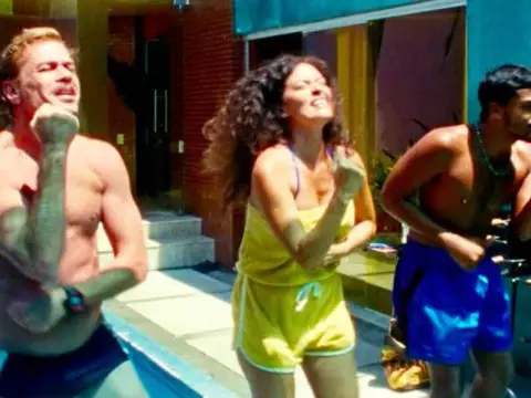 Cena de Motel Destino (Reprodução)