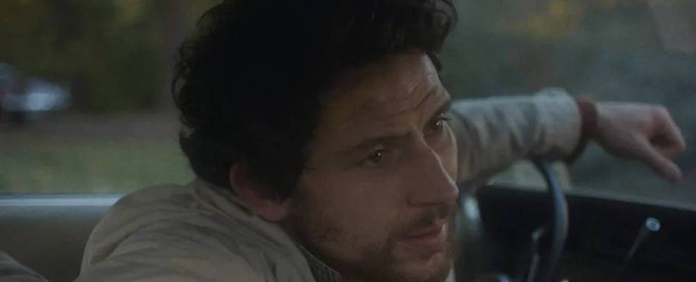 The Mastermind: A Inesperada Fusão de Kelly Reichardt entre Slow Cinema e Suspense de Roubo