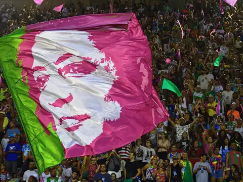 Bandeira com rosto de Marielle Franco/Carl de Souza/AFP