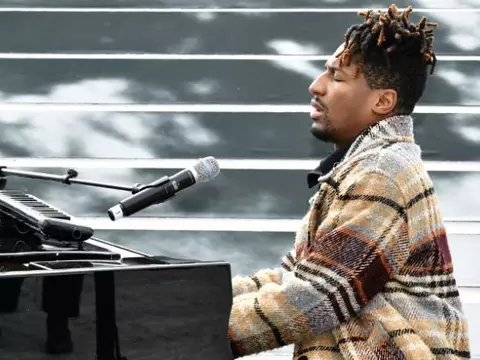 Músico Jon Batiste se apresentará no C6 Fest