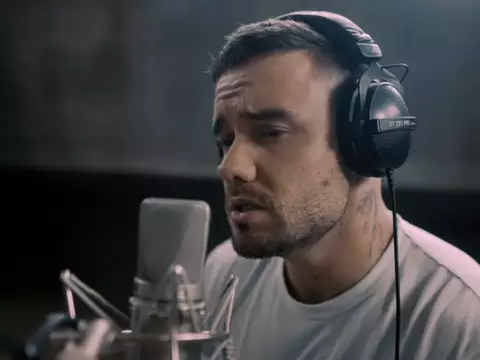  Liam Payne, em clipe acústico de Teardrops