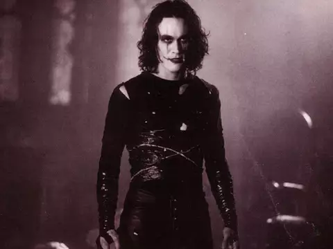 Brandon Lee em O Corvo/Miramax