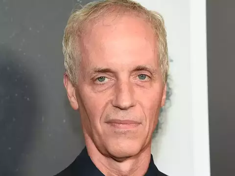 Dan Gilroy, de Andor, se manifesta contra censura a Jimmy Kimmel