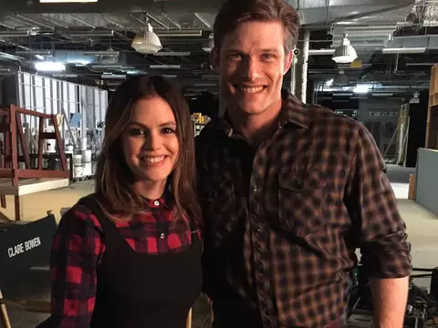 Nashville |  Rachel Bilson e Chris Carmack, ambos ex-The O.C., tiram foto juntos em set