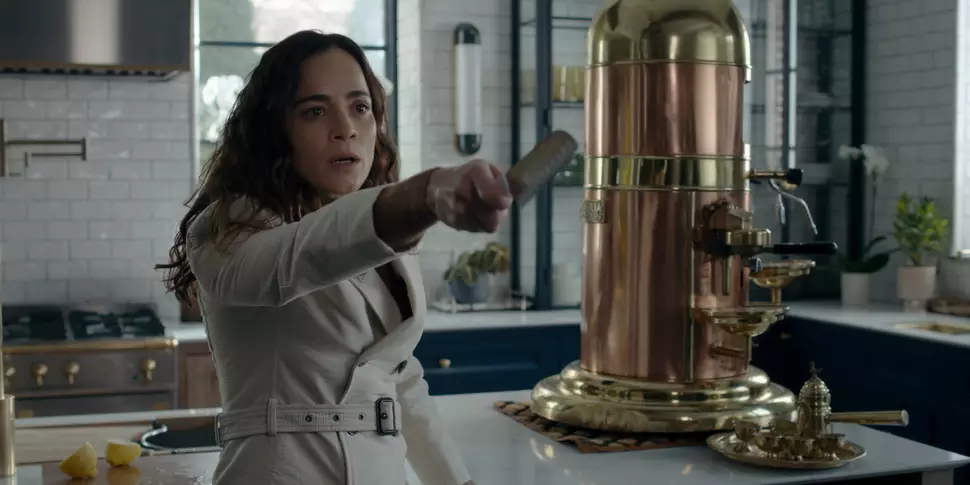 Matéria Escura | Alice Braga já está torcendo pela 3a temporada