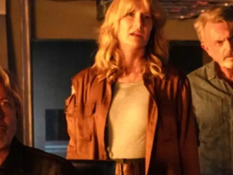 Jeff Goldblum, Laura Dern e Sam Neill em cena de Jurassic World: Domínio (Reprodução)