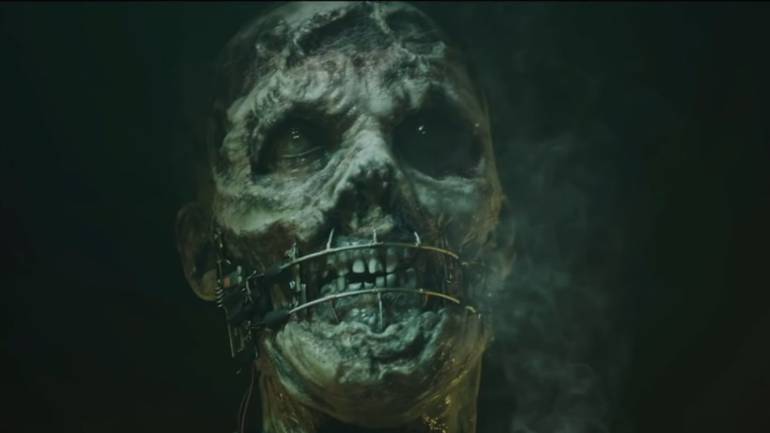 Imagem de The Devil in Me, de The Dak Pictures, mostra uma caveira com um aparato mortal na boca