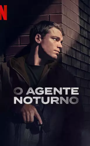 1ª temporada de O Agente Noturno é honesta e divertida por não se levar a sério