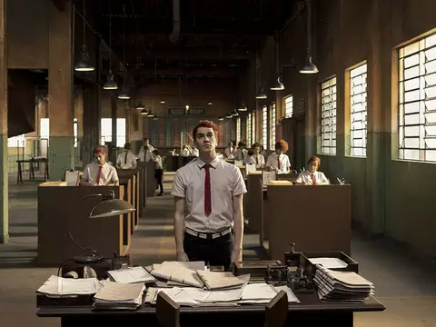 Victor Lamoglia em Ninguém Tá Olhando/Netflix