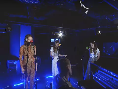 HAIM faz cover de "I'll Try Anything Once", do The Strokes; assista