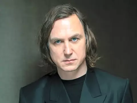 3 papéis para conhecer Lars Eidinger, o Brainiac de Homem do Amanhã