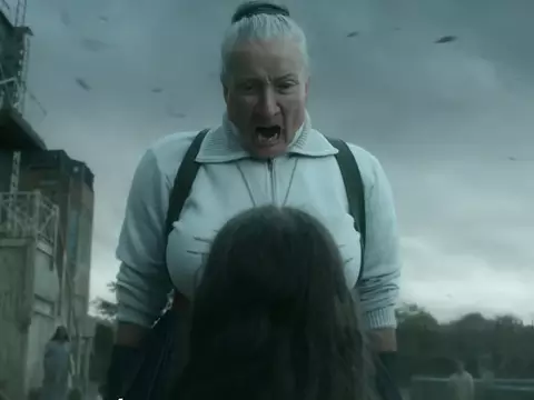 Emma Thompson em Matilda: O Musical (Reprodução/YouTube)