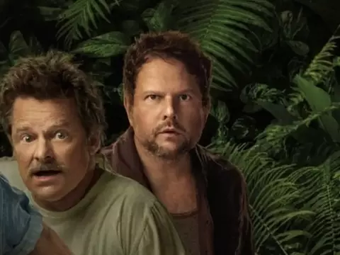 Selton Mello celebra CCXP25 e Palco Omelete em foto com fã; veja