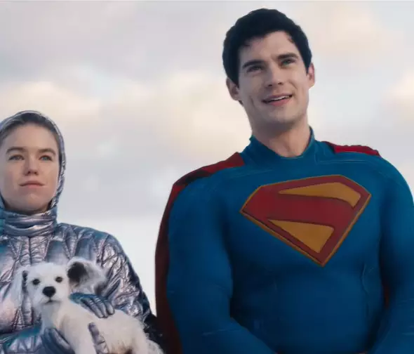 Supergirl encontra Superman em clipe inédito; assista