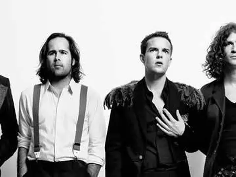 The Killers faz cover de Kings of Leon durante festival; assista