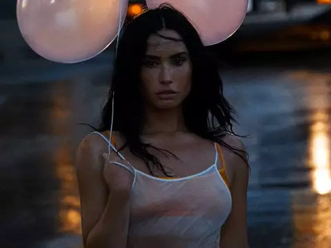 Demi Lovato - Low Rise Jeans (Reprodução)