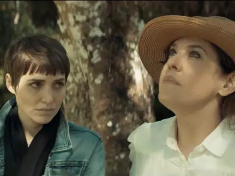 Imagem de cena exclusiva de A Porta ao Lado