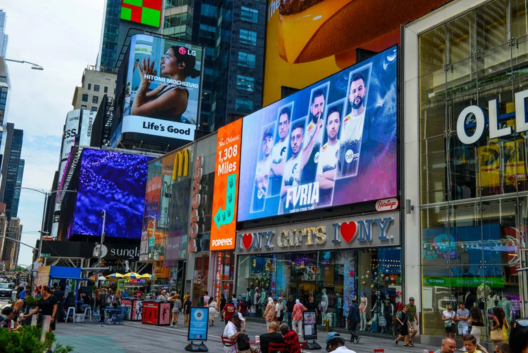 fallen furia times square nova york