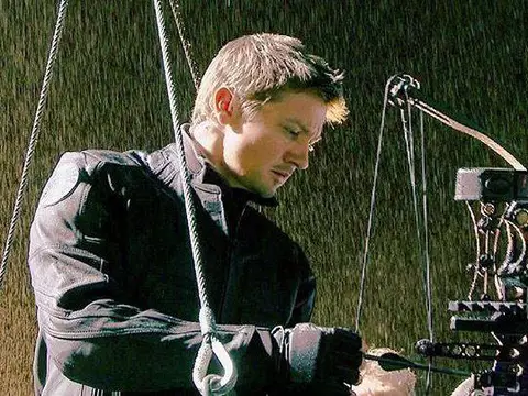 Jeremy Renner como Gavião Arqueiro em Thor (Marvel Studios/Reprodução)