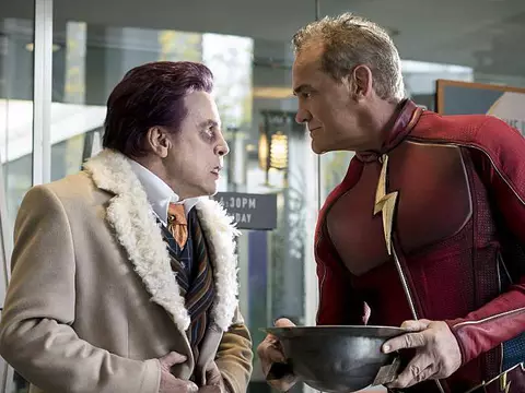 The Flash | Mark Hamill e John Wesley Shipp se reencontram como Trapaceiro e Flash em novas fotos
